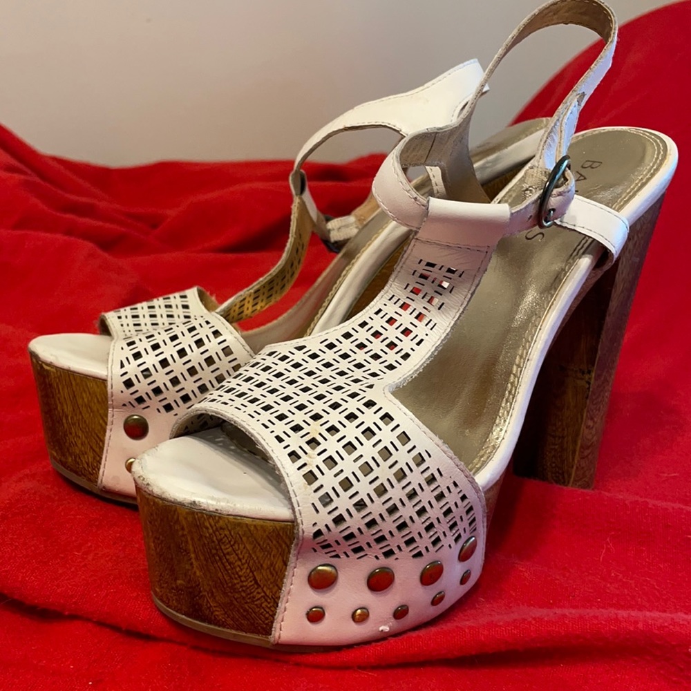 White block heel sandal type shoe 5”